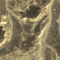 Altri petroglifi "elettronici" a Nord di Hasna, se pure le immagini satellitari siano di minor qualità, si sosserva la stessa tipologia di quelli osservabili nella precedente immagine.