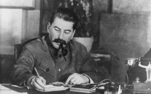 Fonte immagine: https://www.emaze.com/@AOIOOTZZ/Joseph-Stalin